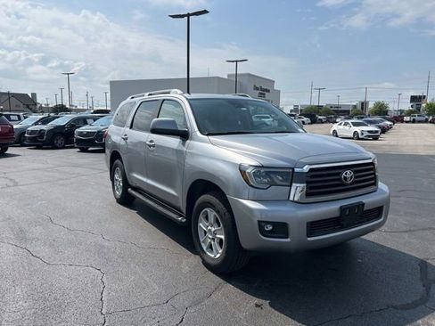 Used 2019 Toyota Sequoia SR5 AWD/4WD image 4