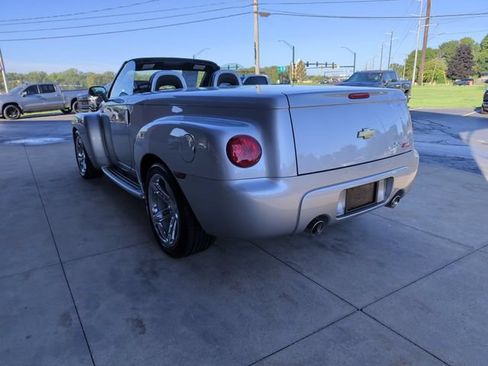 Used 2004 Chevrolet SSR w/ Preferred Equipment Group RWD image 6