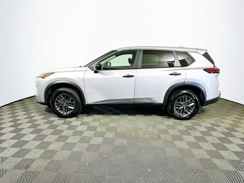 Used 2024 Nissan Rogue S image 5
