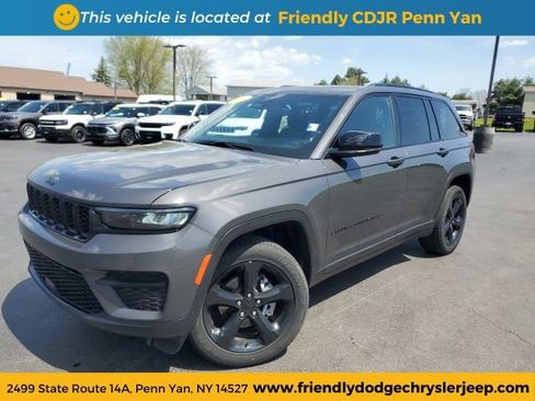 Used 2025 Jeep Grand Cherokee Altitude AWD/4WD image 1