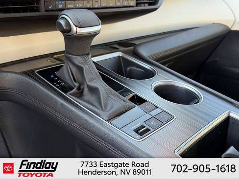 Certified 2023 Toyota Sienna Platinum FWD image 28
