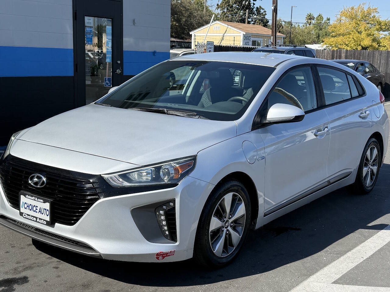 Used 2018 Hyundai Ioniq Plug-In Hybrid FWD image 3