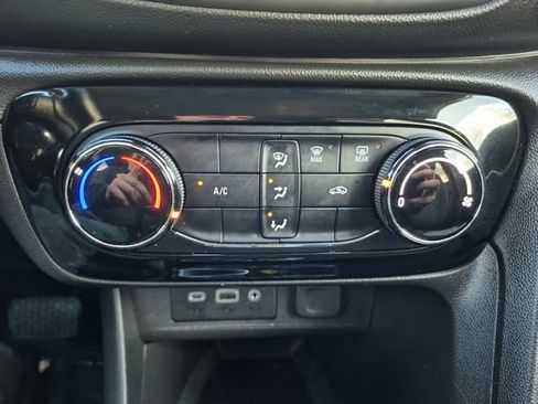 Used 2020 Buick Encore GX Preferred w/ Sport Touring Package FWD image 22