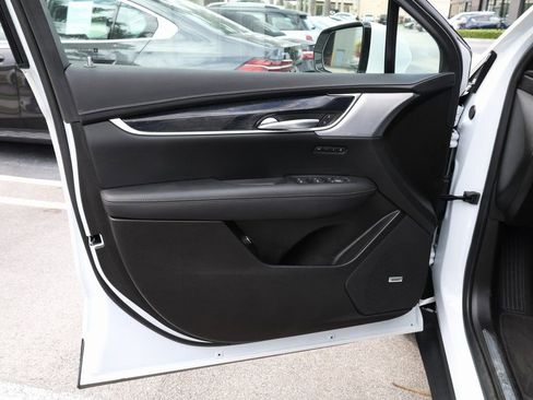 Used 2025 Cadillac XT5 Premium Luxury image 11