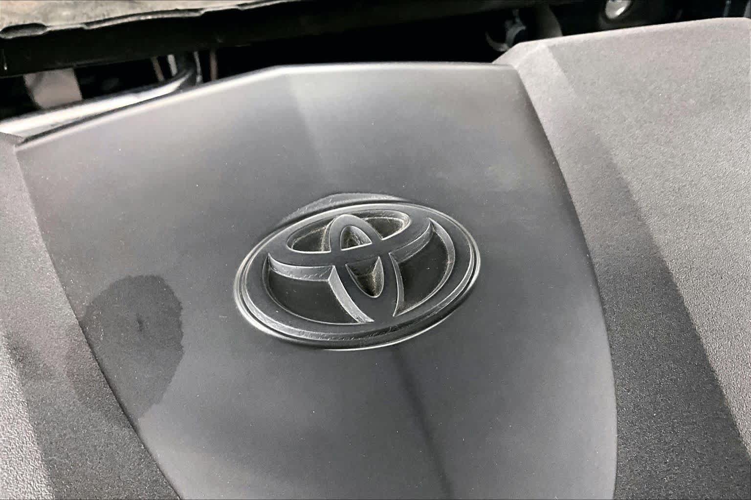 Used 2025 Toyota Camry SE w/ Convenience Package FWD image 32