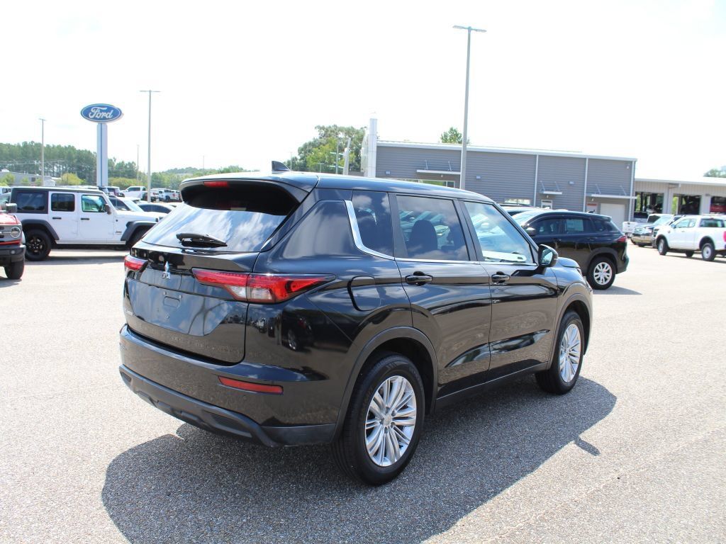 Used 2022 Mitsubishi Outlander ES FWD image 7