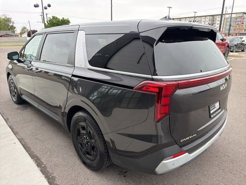 Used 2025 Kia Carnival FWD image 5