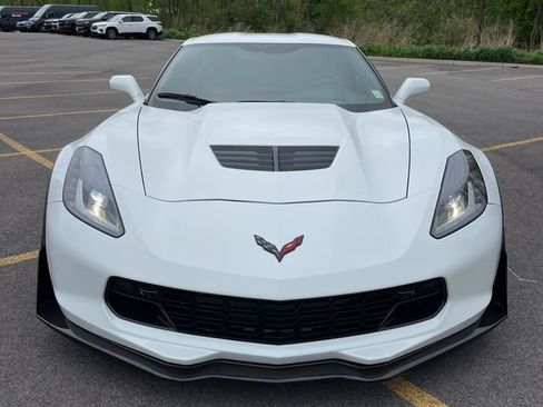 Used 2018 Chevrolet Corvette Z06 RWD image 2