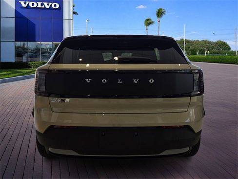 New 2026 Volvo EX30 Cross Country Ultra image 6
