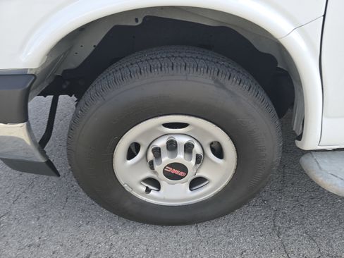 Used 2024 GMC Savana 2500 RWD 2500 135 w/ Driver Convenience Package image 27