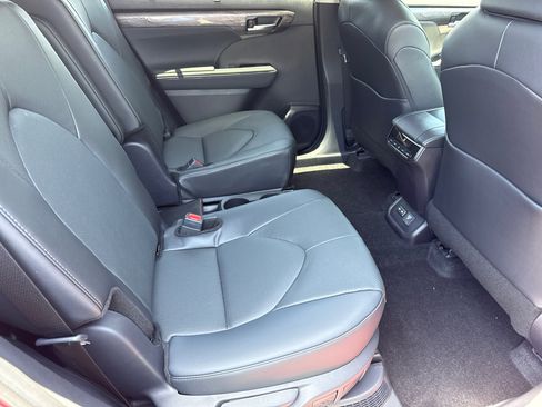 New 2026 Toyota Highlander Limited AWD/4WD image 18