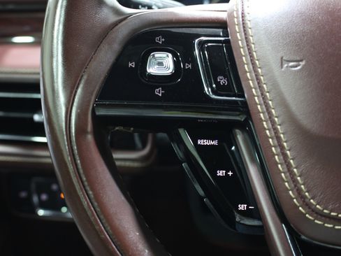 Used 2021 Lincoln Aviator Black Label w/ Class IV Trailer Tow Package image 11