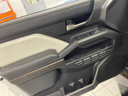 Used 2025 Toyota Tacoma Limited image 20