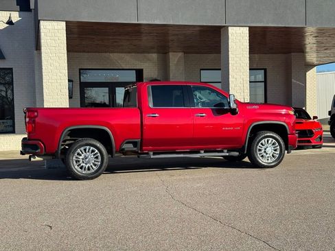 Used 2020 Chevrolet Silverado 2500 High Country w/ Technology Package image 16