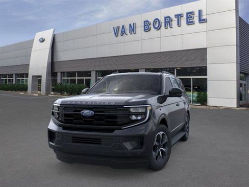 New 2026 Ford Expedition Active image 2