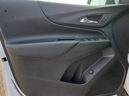 Used 2022 Chevrolet Equinox LT image 17