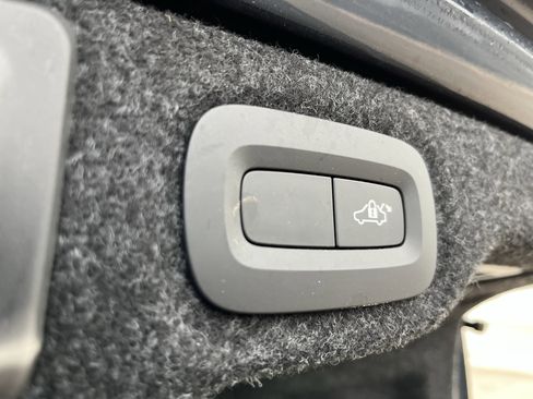 Used 2019 Volvo S60 T5 Momentum w/ Premium Package image 27