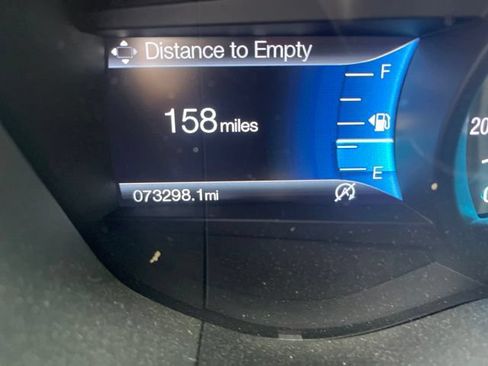 Used 2017 Ford Fusion SE w/ Fusion SE Technology Package FWD image 9