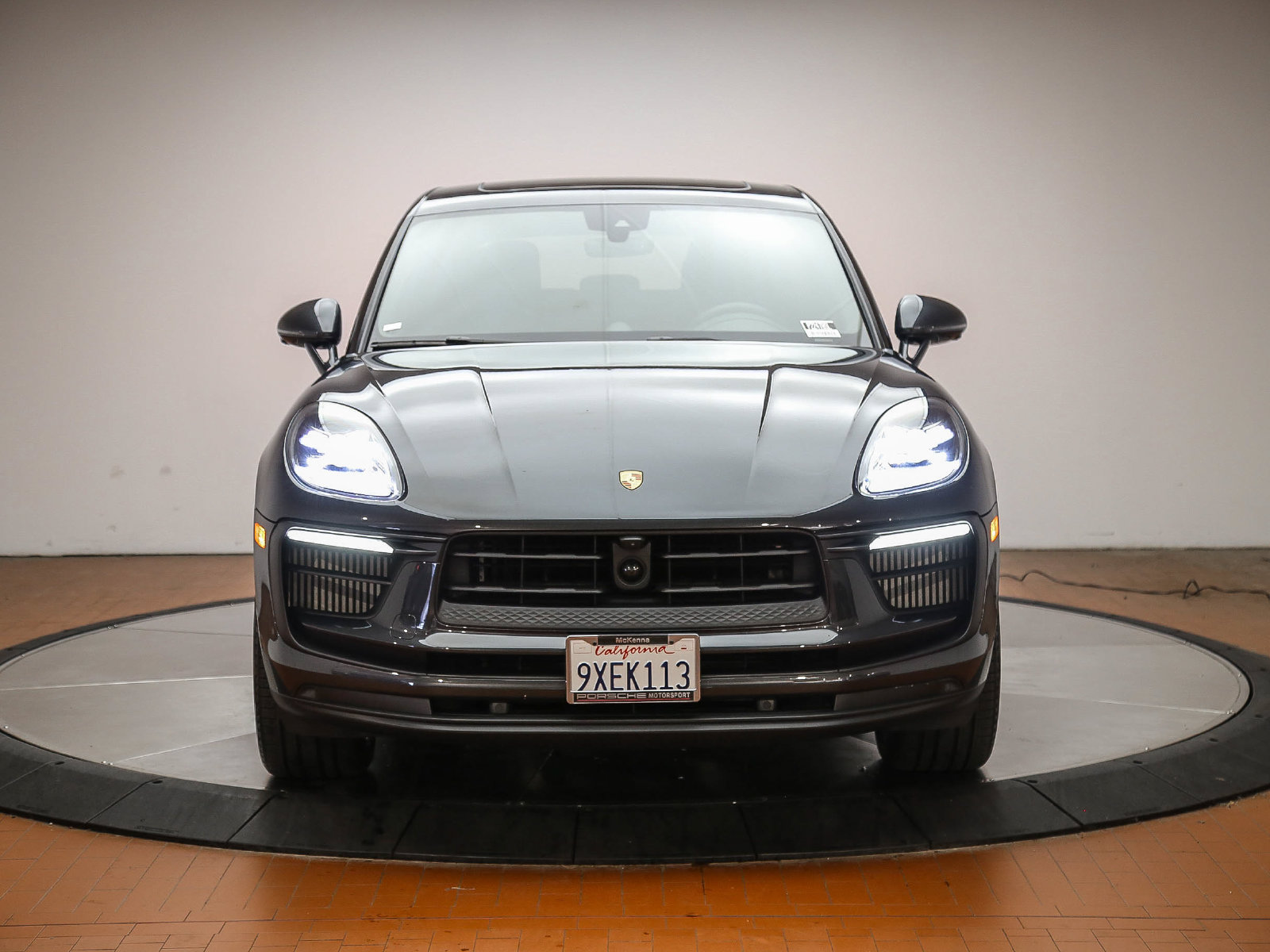 Certified 2025 Porsche Macan S AWD/4WD image 5