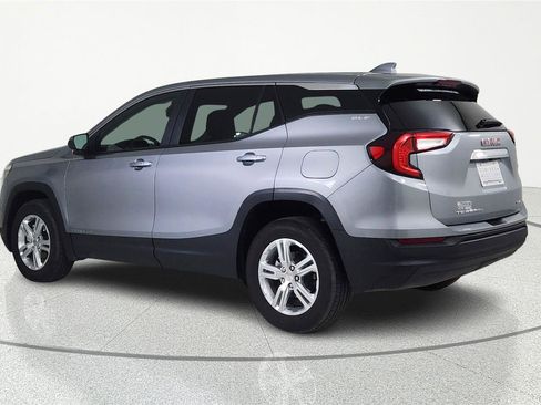 Used 2024 GMC Terrain SLE image 3