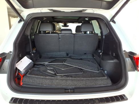 Certified 2023 Volkswagen Tiguan SE R-Line FWD image 18