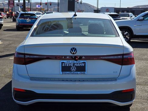 New 2026 Volkswagen Jetta SE image 4