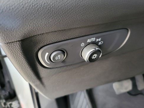 Used 2023 Buick Envision Essence image 8