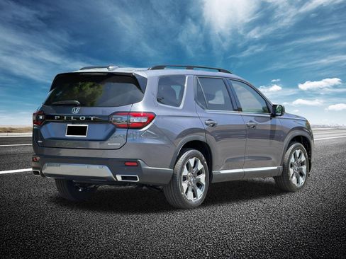 New 2026 Honda Pilot Touring image 3