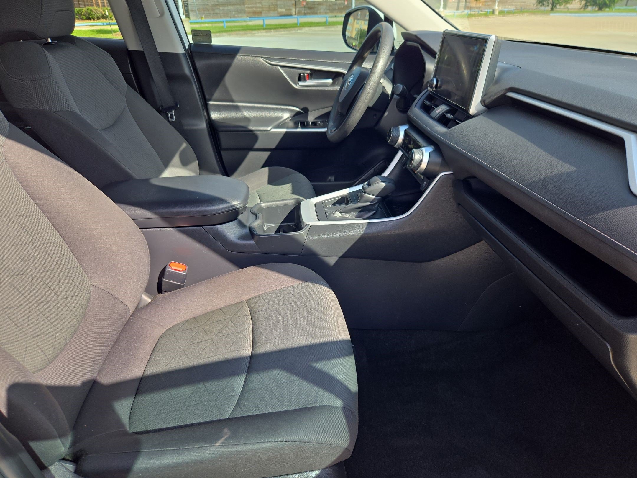 Used 2023 Toyota RAV4 XLE FWD image 32