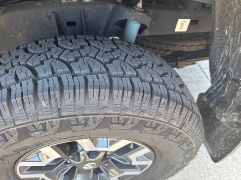 Used 2022 Toyota Tacoma TRD Off-Road w/ Black Out Package (TMS) AWD/4WD image 16