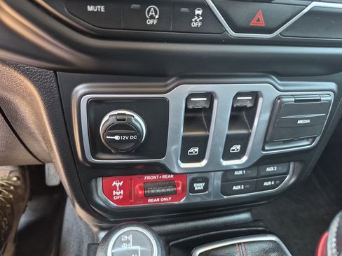 Used 2018 Jeep Wrangler Rubicon AWD/4WD image 19