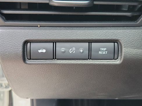 Used 2025 Nissan Altima 2.5 SV FWD image 29