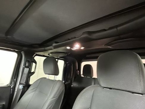Used 2022 Jeep Gladiator Sport AWD/4WD image 12