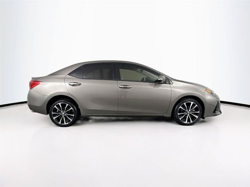 Used 2017 Toyota Corolla SE FWD image 9