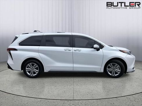 Certified 2023 Toyota Sienna Platinum image 6