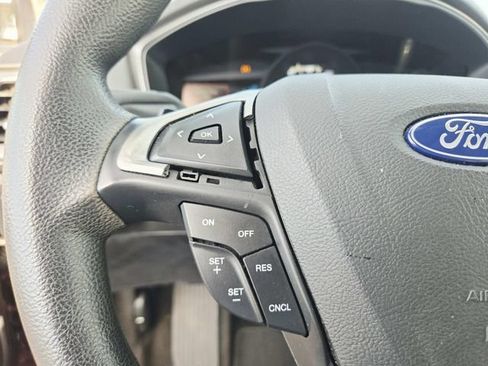 Used 2018 Ford Fusion SE w/ Fusion SE Technology Package FWD image 15
