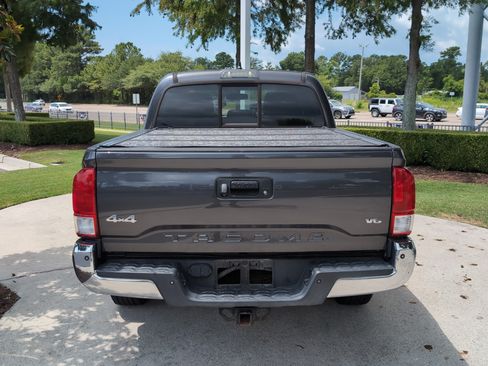 Used 2017 Toyota Tacoma SR5 w/ Tow Package AWD/4WD image 9