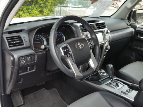 Used 2016 Toyota 4Runner SR5 Premium AWD/4WD image 4