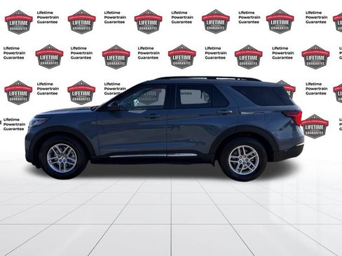 Used 2025 Ford Explorer Active image 2
