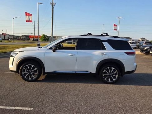 New 2026 Nissan Pathfinder Platinum w/ Cargo Package FWD image 4