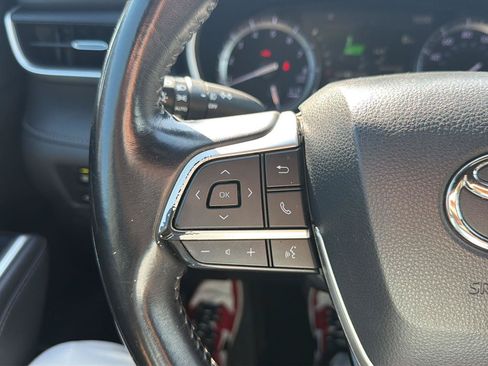 Used 2022 Toyota Highlander XSE FWD image 31