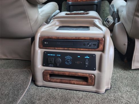 Used 2022 Chevrolet Express 2500 Extended w/ Enhanced Convenience Package image 28