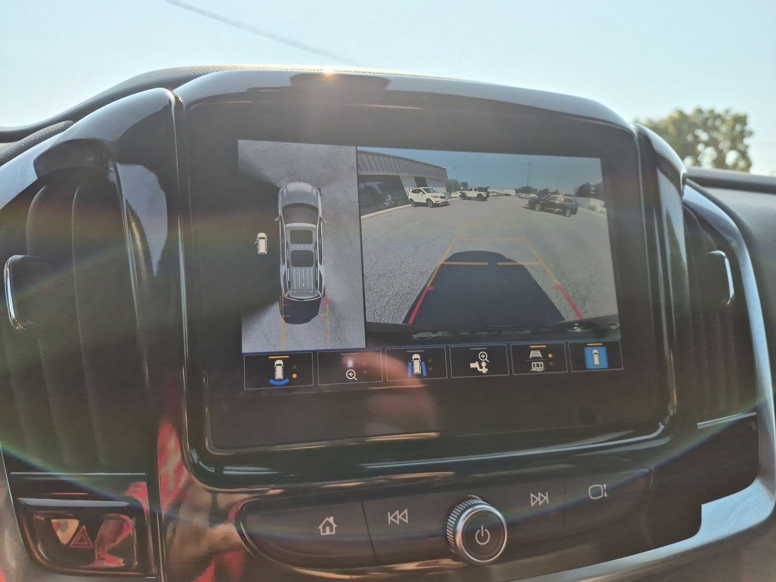 Certified 2023 Chevrolet Traverse Premier FWD image 15