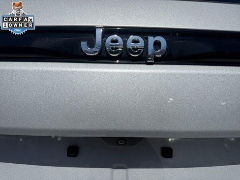 Used 2023 Jeep Grand Cherokee Limited image 17