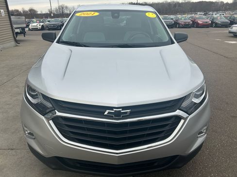 Used 2021 Chevrolet Equinox LS w/ LS Convenience Package image 2