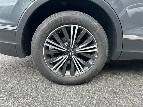 Used 2024 Volkswagen Tiguan Wolfsburg Edition image 32