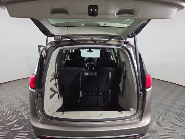 Used 2018 Chrysler Pacifica Touring-L Plus FWD image 30
