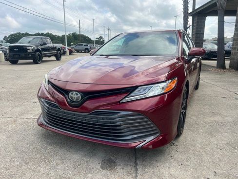 Used 2018 Toyota Camry XLE image 12