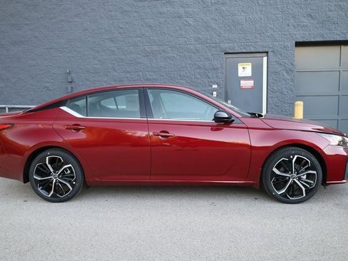 New 2025 Nissan Altima 2.5 SR w/ SR Premium Package image 4