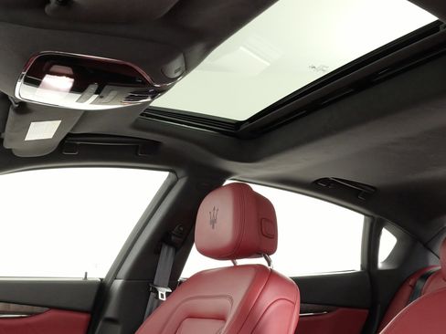 Used 2023 Maserati Quattroporte Modena image 36